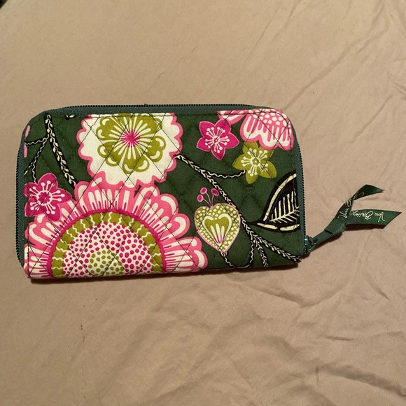 NWOT Vera Bradley Wallet💕 - Picture 2 of 3